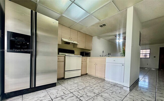 Building Photo - 1319 W 51st Pl