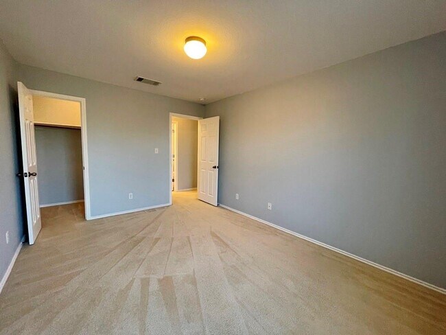 Building Photo - 9432 Castle Pines Dr