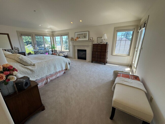 Building Photo - 4bd/4ba Kirkland House