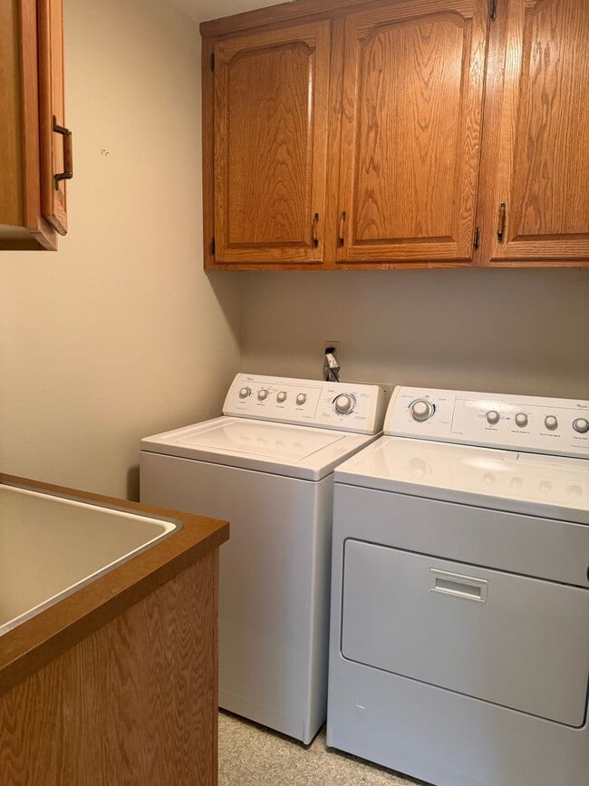 Building Photo - 742 Liquidamber Pl