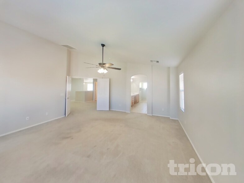 Building Photo - 10668 E Lupine Ln