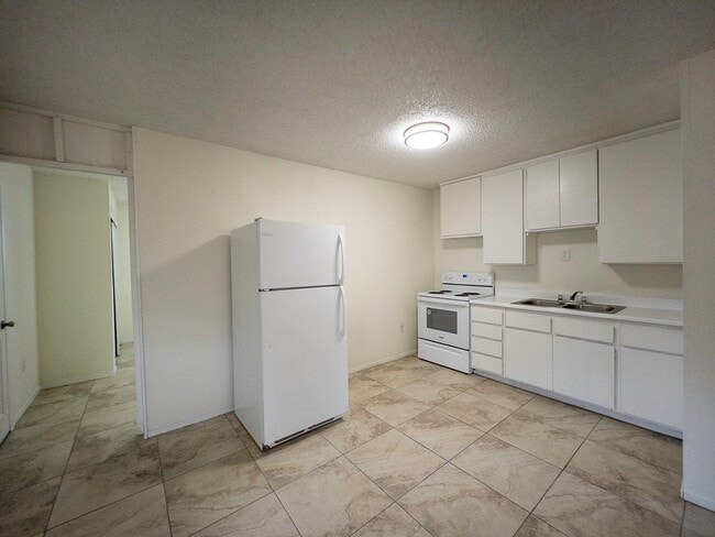 Building Photo - 1 bed and 1 bath located in Henderson!