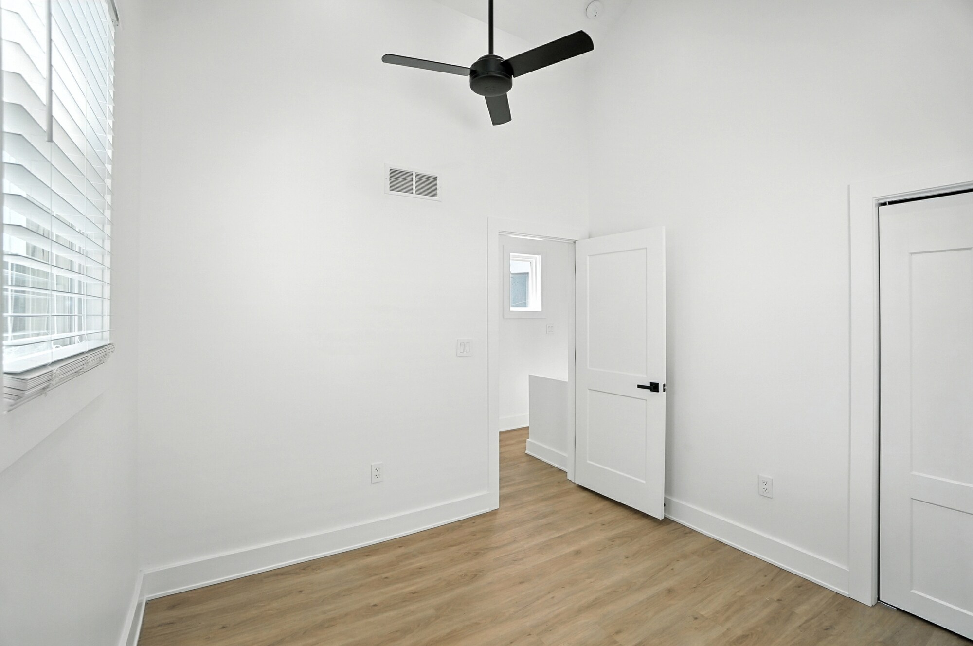 Building Photo - 831 Dayton Ave
