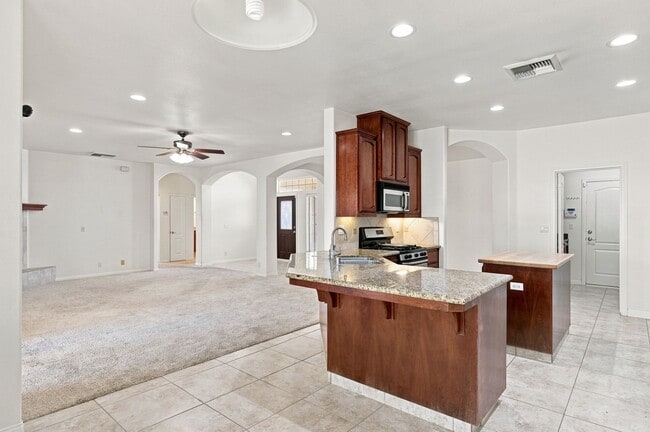 Building Photo - 1112 N Cynthia Ct