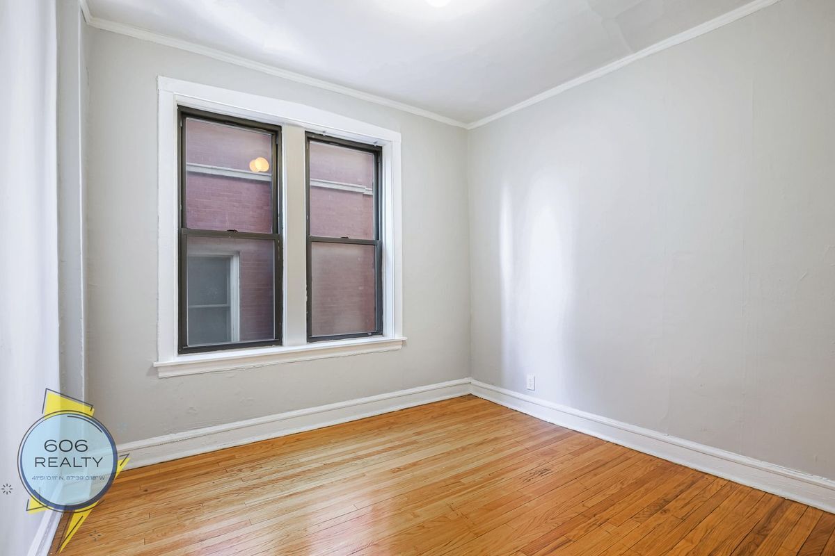 Building Photo - 1030 E Hyde Park Blvd