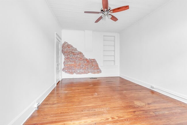 Building Photo - 2553 Broad Ave