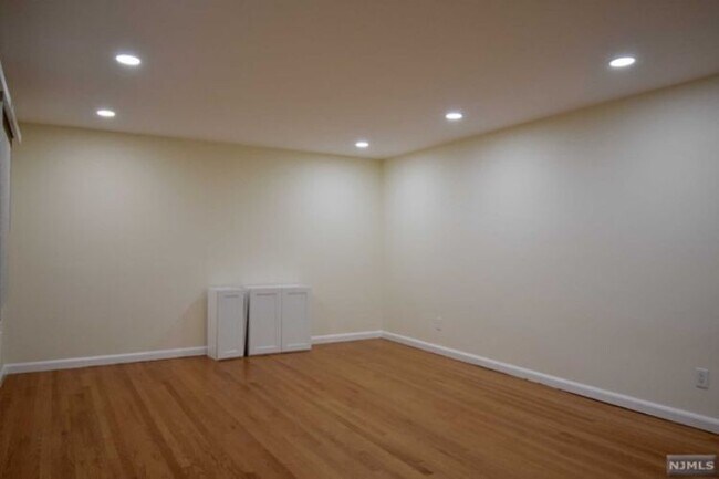 Building Photo - 356 Slocum Way