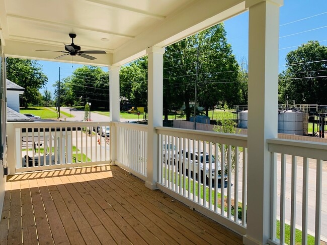 Building Photo - 713 Jefferson St