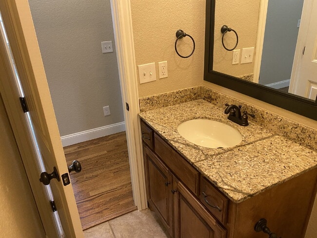 Building Photo - 6202 W Sage Dr