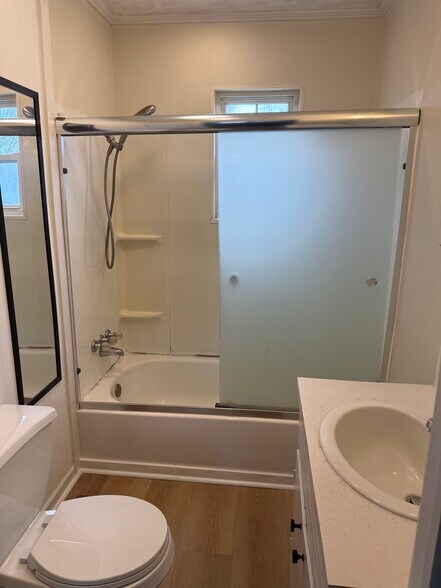 Building Photo - 112 Holland Dr