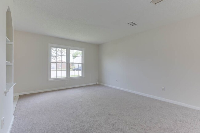 Building Photo - 1121 Nipigon Ct