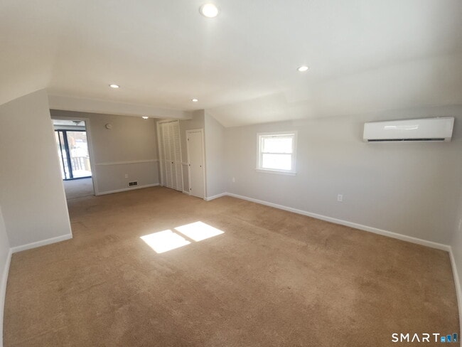 Building Photo - 81 Middlefield St