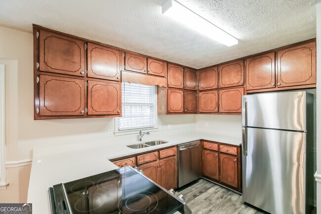 Building Photo - 632 Cloudland Dr