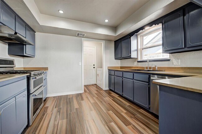 Building Photo - 1011 W Gemini Rd