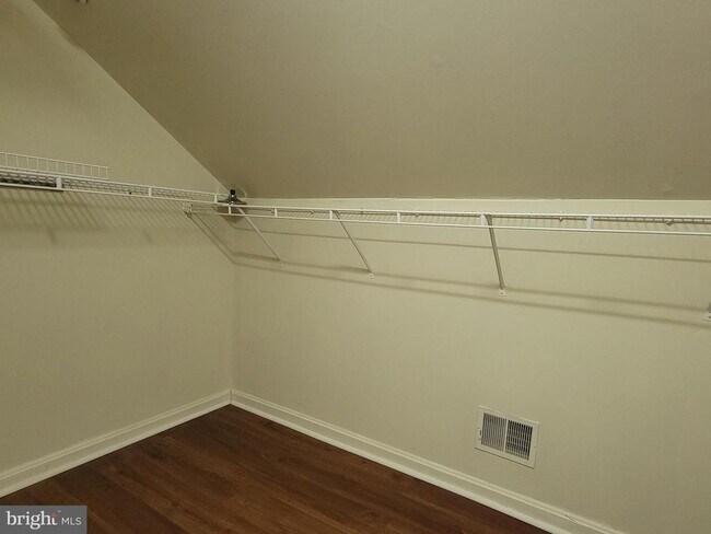 Building Photo - 3989 Hartlake St