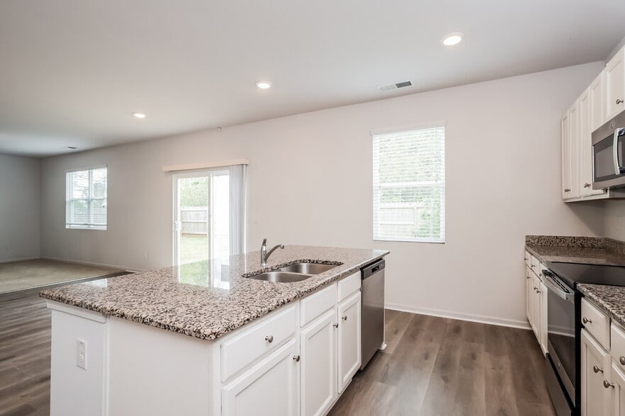 Building Photo - 371 Hamilton Pointe Dr