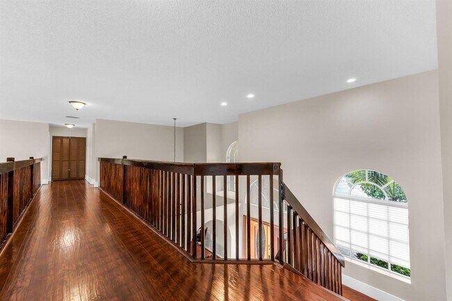 Building Photo - 1333 SW 175th Way