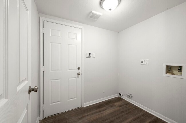 Building Photo - 16518 Elmwood Point Ln