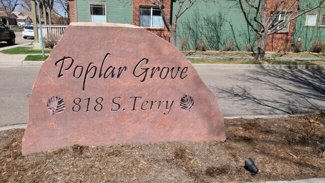 Building Photo - 818 S Terry St Unit 1