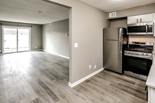 Building Photo - Fully renovated 2-bedroom apartment home available NOW!