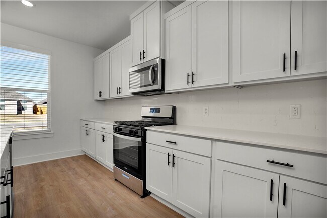 Building Photo - 4805 W Sturgeon St