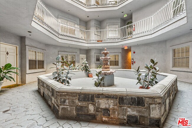 Building Photo - 2025 S Beverly Glen Blvd