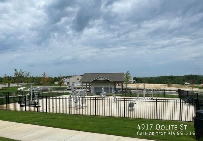 Building Photo - Stunning Brand New 3 Bed, 2.5 Bath Townhom...