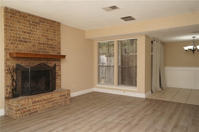 Building Photo - 6525 Hart Ln