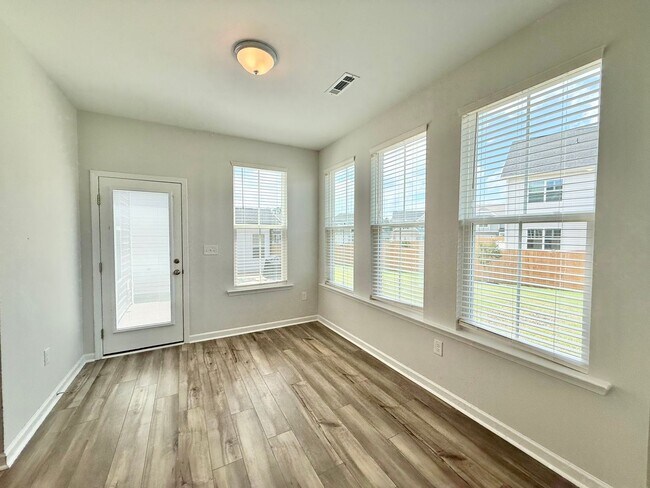 Building Photo - Stunning New 5BD, 5BA Garner Home with Lux...