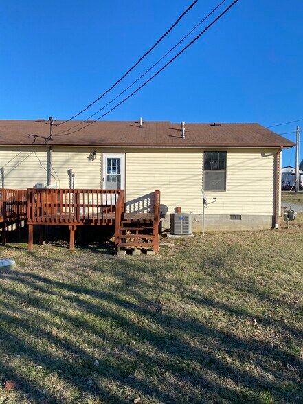 Rear view 2 - 1205 Redden Ln