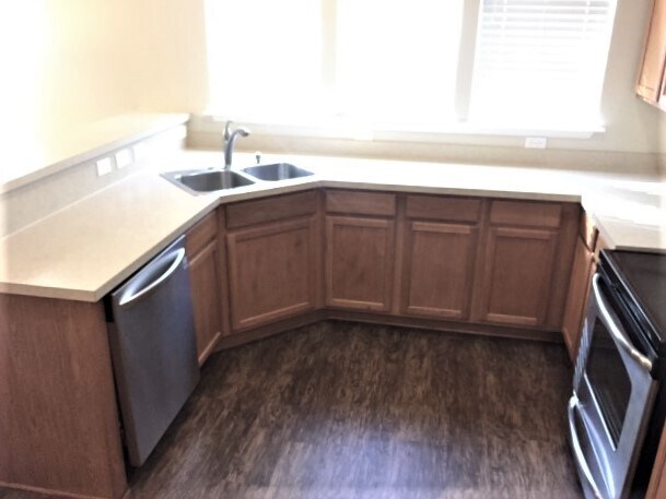 Building Photo - 304 N Hidden Tree Dr