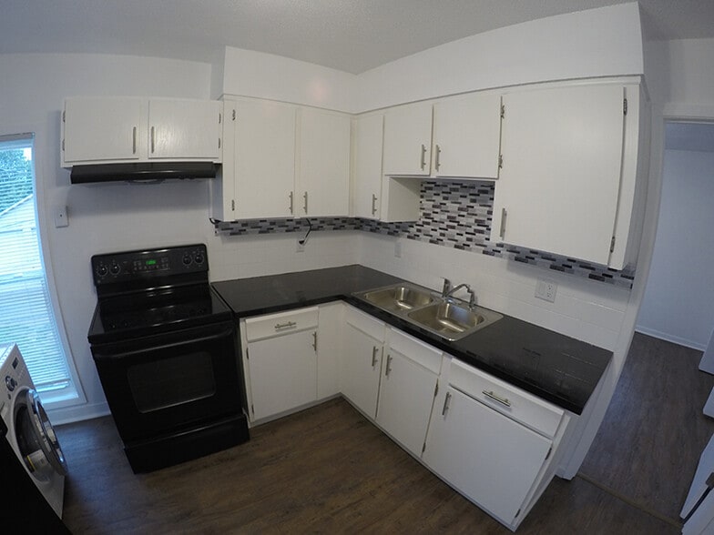 Kitchen - 101 Parkway Ave