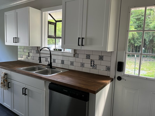 Building Photo - 206 D Carlton St