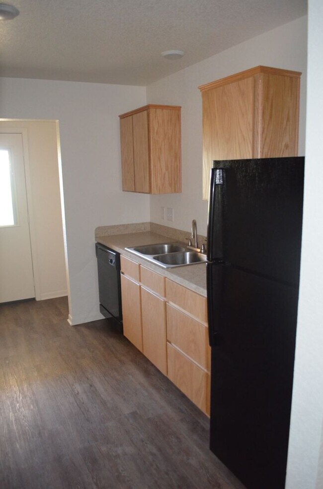 Building Photo - 400 Elbert Ln