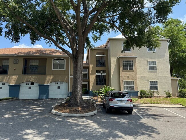 Building Photo - Metrowest 2BR/2BA Condo – Ground Floor Con...