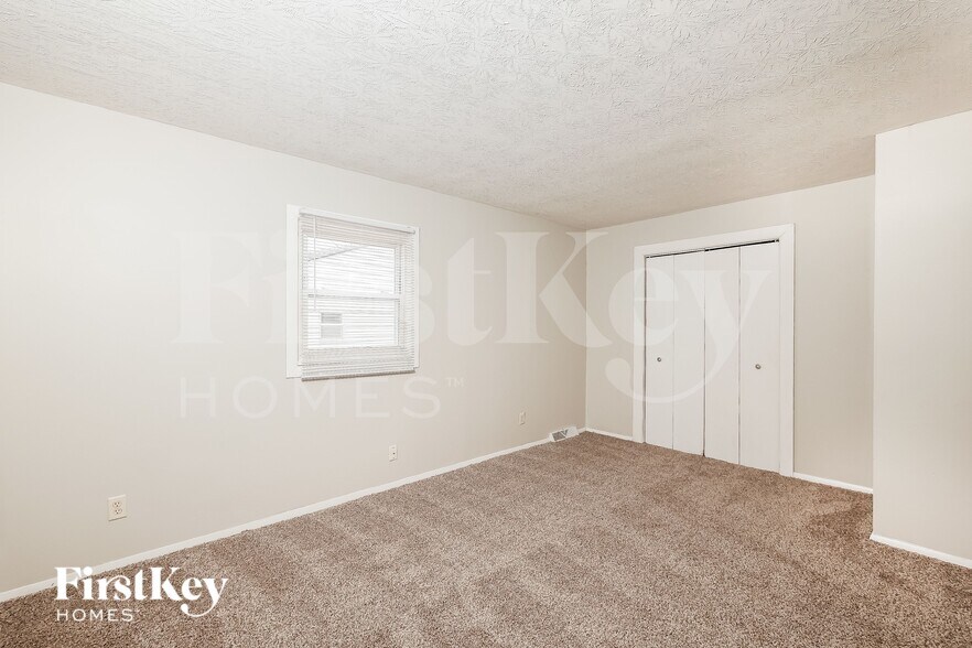 Building Photo - 322 Deville Pl