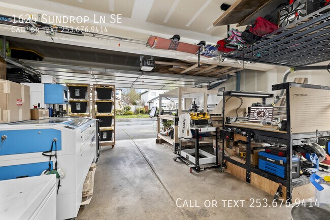 Building Photo - 1625 Sundrop Ln SE