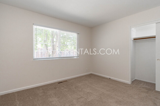 Building Photo - Charming Three Bedroom Single Story Liverm...