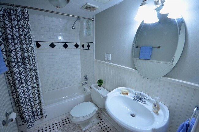 Building Photo - 9103 Braeburn Valley Dr