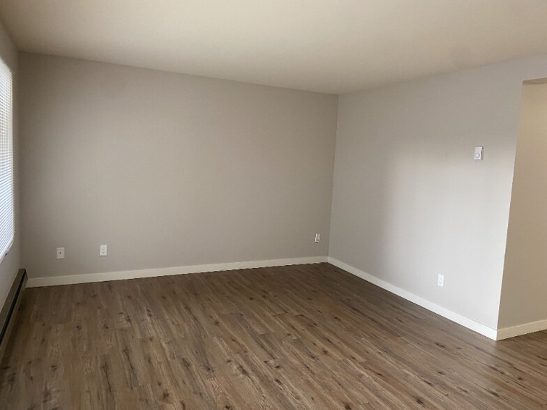 Building Photo - 14409 8th Ave SW