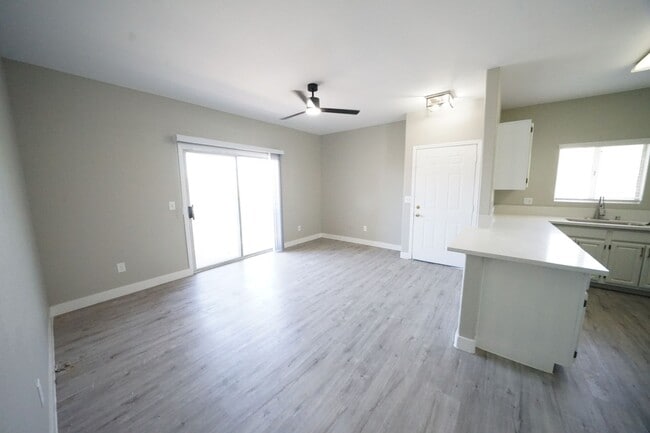 Building Photo - 5655 E Sahara Ave