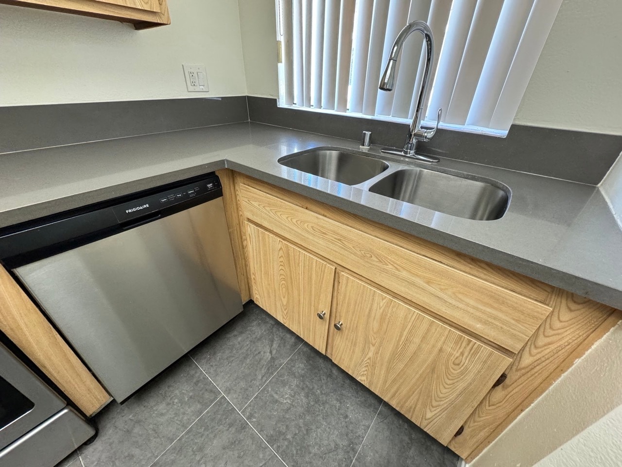 Building Photo - 4633 Vermont Pl