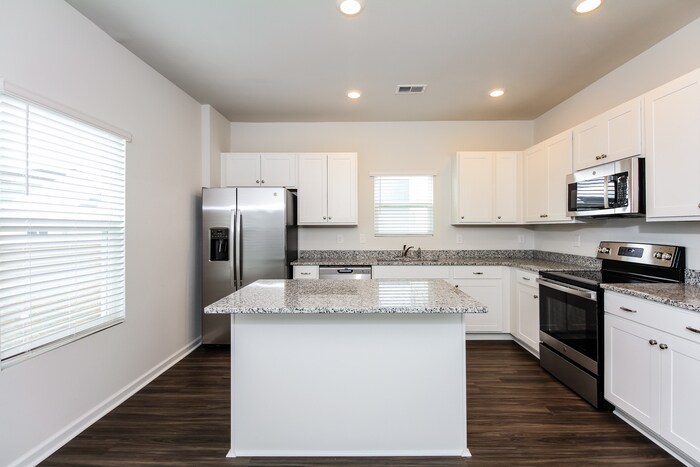 Building Photo - 204 Dorian Lp