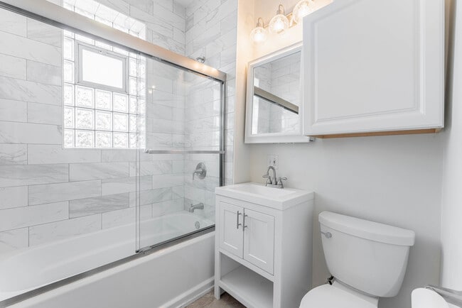 Building Photo - 3301 W Evergreen Ave