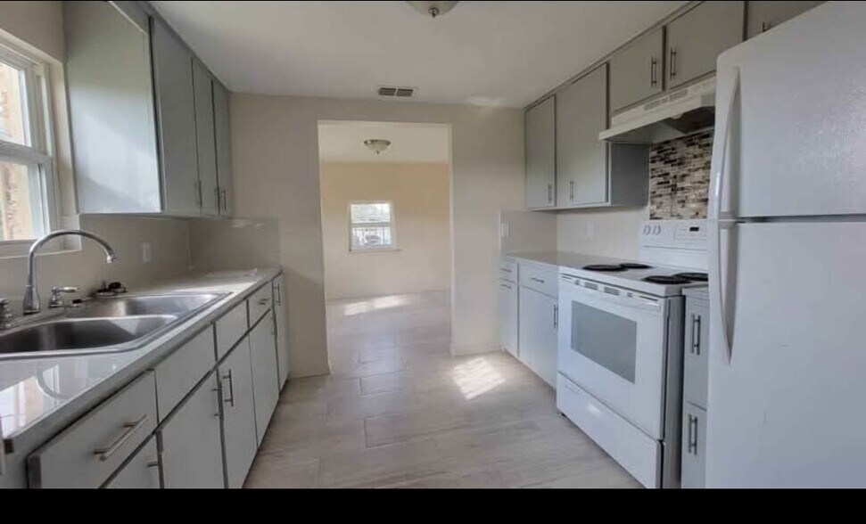 Building Photo - 41786 W Expressway 83