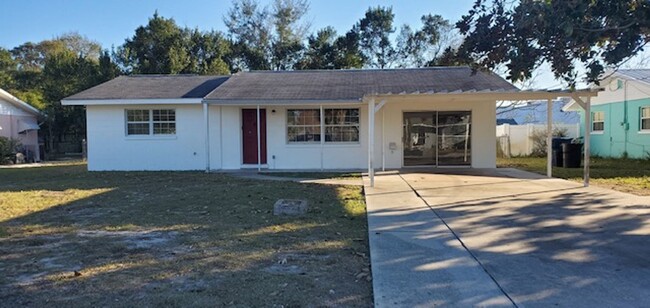 Primary Photo - 4 Bed 1.5 Bath Home Pet Friendly Section 8...