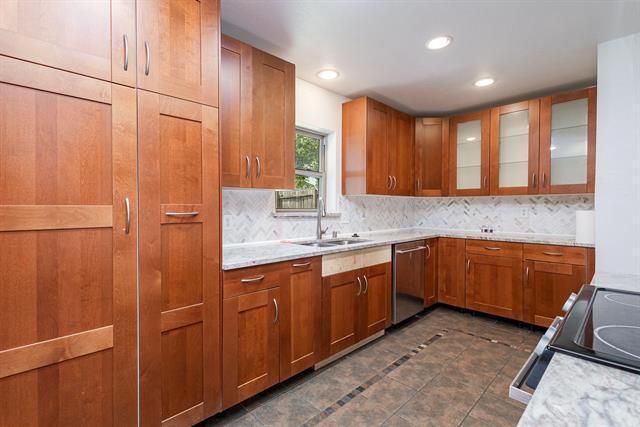 Building Photo - 920 Ashwood Dr