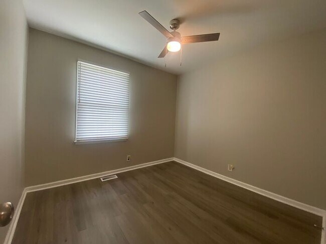 Building Photo - Renovated Brick Ranch in North Nashville