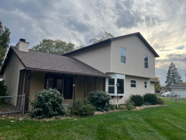 Building Photo - 128 White Pine Ave
