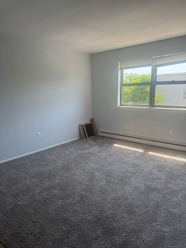 Building Photo - 217 Hollister Ave